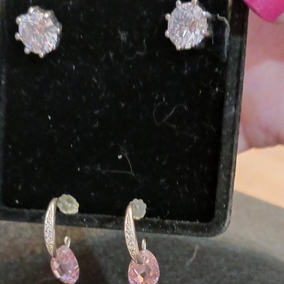 Lot of 3 Pairs of Earrings - Picture 2 of 3